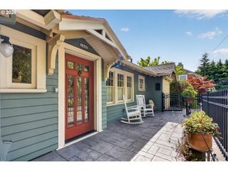 2440 Sw HOFFMAN Ave, Portland, OR 97201