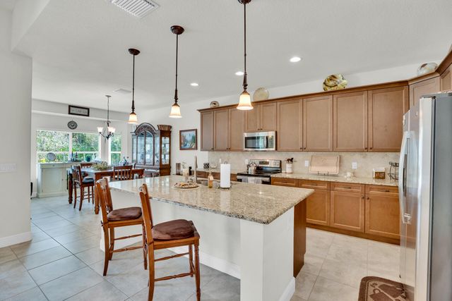 393 11th Square SW, Vero Beach, FL 32962