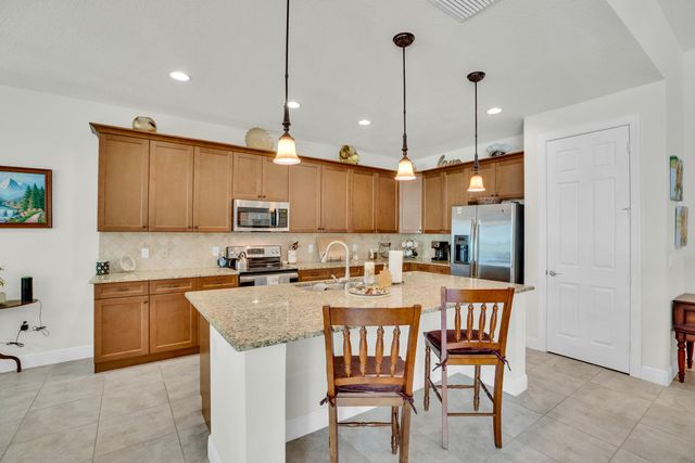 393 11th Square SW, Vero Beach, FL 32962