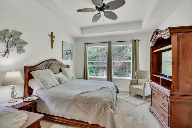 393 11th Square SW, Vero Beach, FL 32962