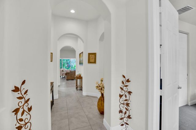 393 11th Square SW, Vero Beach, FL 32962