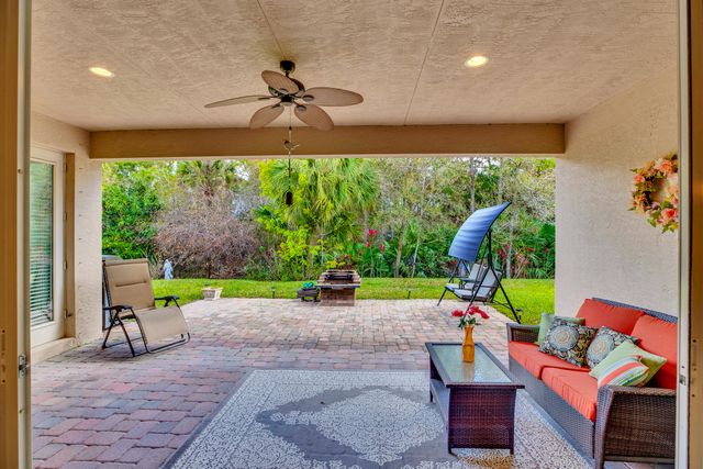 393 11th Square SW, Vero Beach, FL 32962