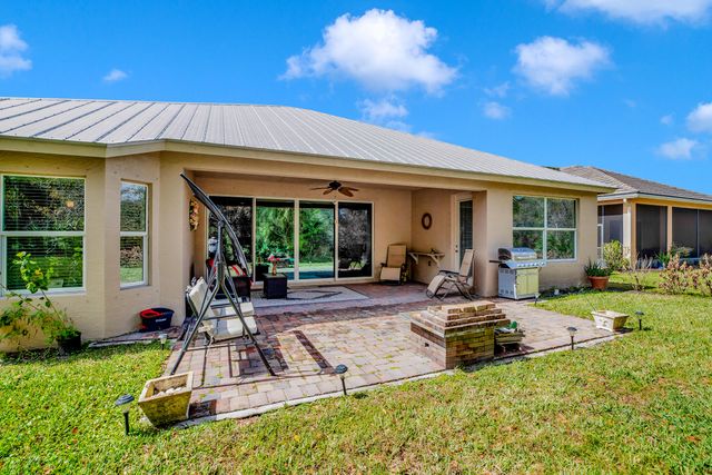 393 11th Square SW, Vero Beach, FL 32962