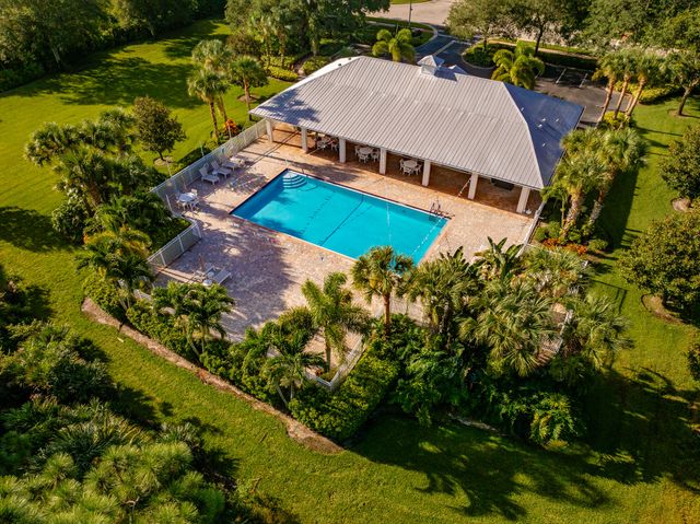 393 11th Square SW, Vero Beach, FL 32962