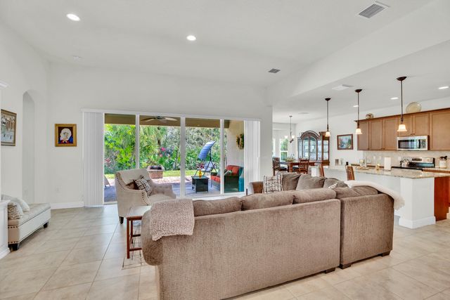 393 11th Square SW, Vero Beach, FL 32962