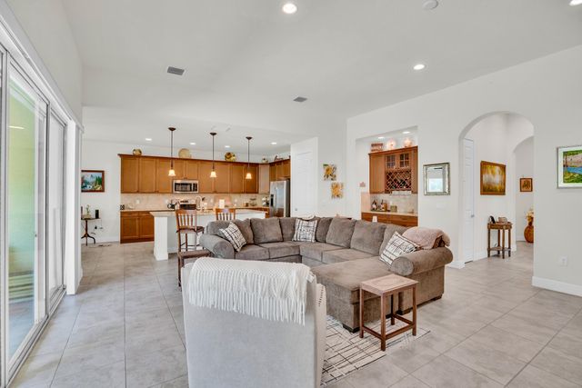 393 11th Square SW, Vero Beach, FL 32962