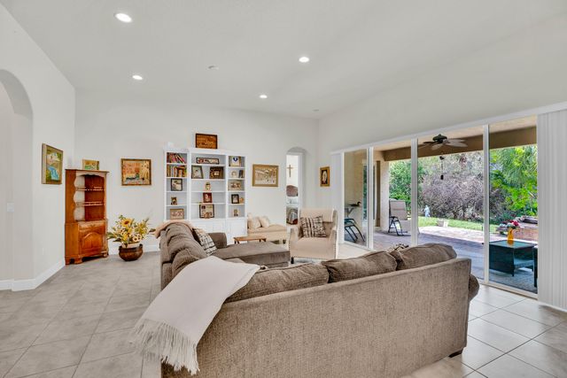 393 11th Square SW, Vero Beach, FL 32962