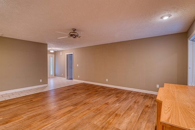 5639 Sharon Road, Newburgh, IN 47630