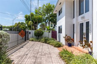 2250 SW 17th Avenue, Miami, FL 33145
