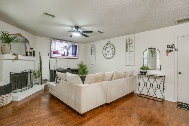1956 Lariat Drive, Fort Worth, TX 76247