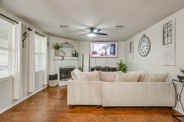 1956 Lariat Drive, Fort Worth, TX 76247
