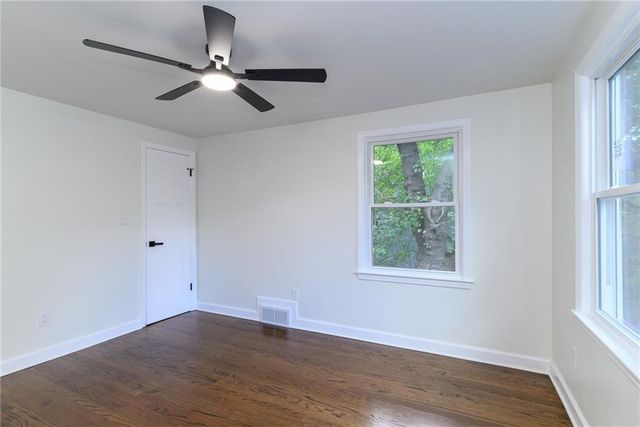 2001 W 79 Street, Prairie Village, KS 66208