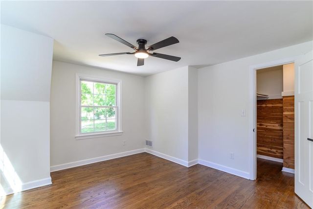 2001 W 79 Street, Prairie Village, KS 66208