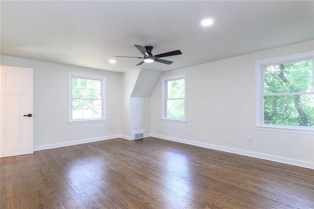 2001 W 79 Street, Prairie Village, KS 66208