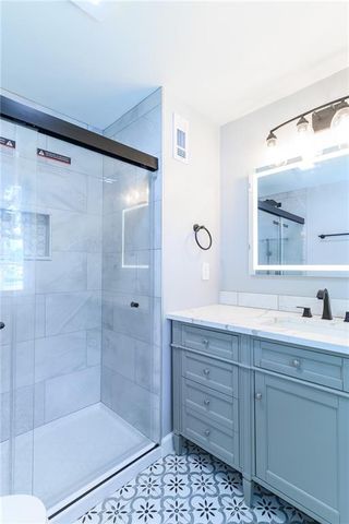 2001 W 79 Street, Prairie Village, KS 66208