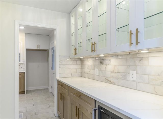 2001 W 79 Street, Prairie Village, KS 66208