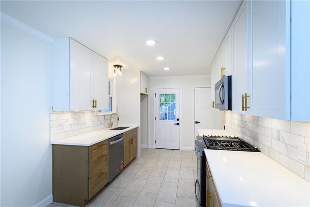 2001 W 79 Street, Prairie Village, KS 66208