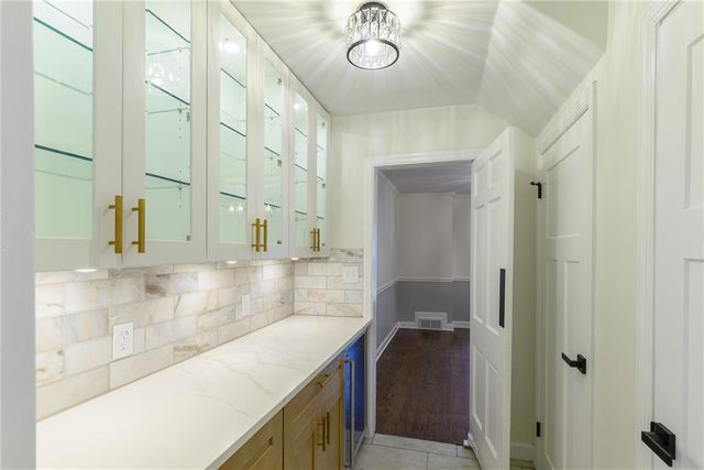 2001 W 79 Street, Prairie Village, KS 66208