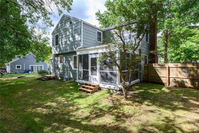 2001 W 79 Street, Prairie Village, KS 66208