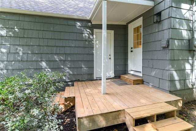 2001 W 79 Street, Prairie Village, KS 66208