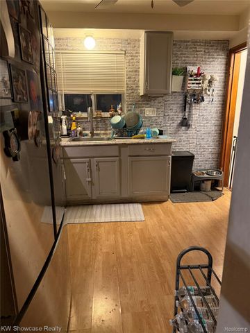 24287 Teppert Avenue, Eastpointe, MI 48021