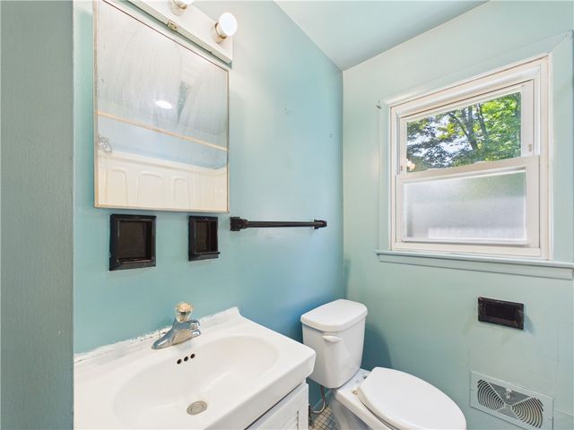 1184 Farnsworth Road South, Henrietta, NY 14623