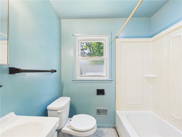 1184 Farnsworth Road South, Henrietta, NY 14623