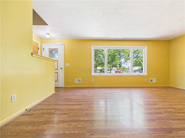 1184 Farnsworth Road South, Henrietta, NY 14623