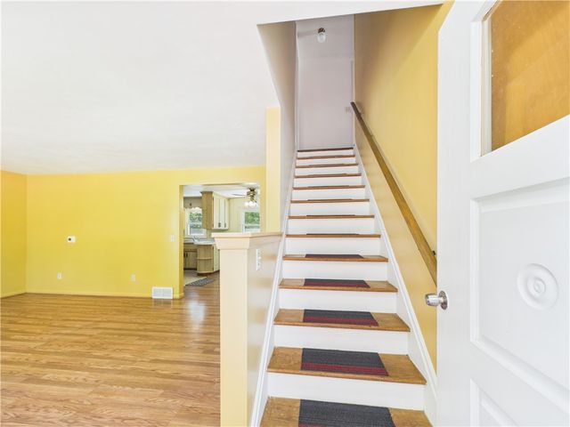 1184 Farnsworth Road South, Henrietta, NY 14623