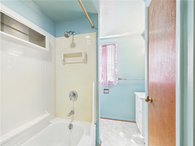 1184 Farnsworth Road South, Henrietta, NY 14623