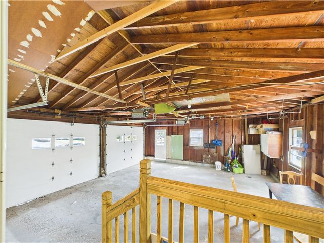 1184 Farnsworth Road South, Henrietta, NY 14623