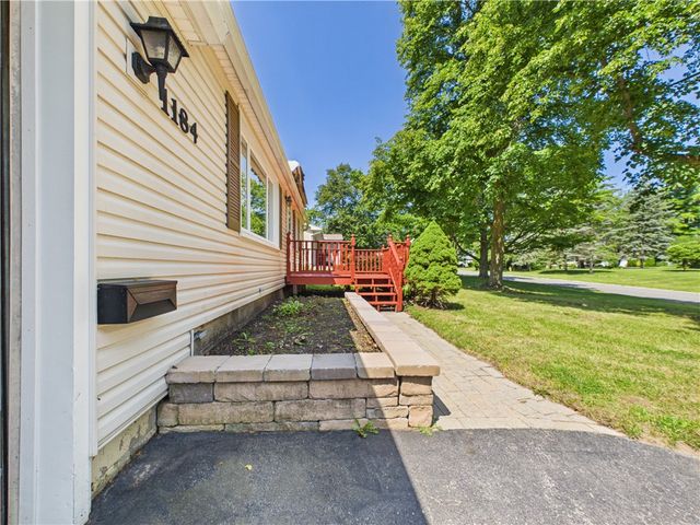 1184 Farnsworth Road South, Henrietta, NY 14623