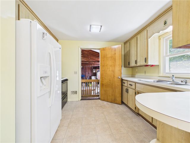 1184 Farnsworth Road South, Henrietta, NY 14623