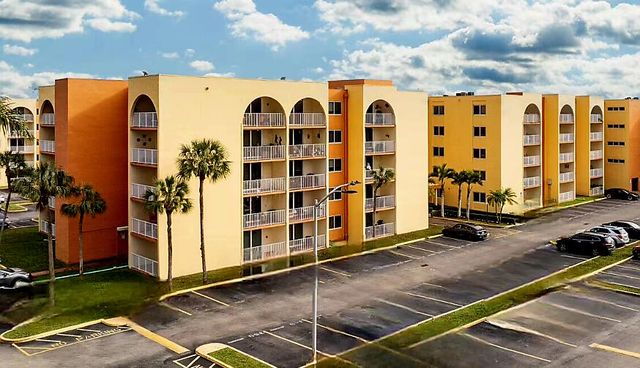 7000 NW 186th Street 4-316, Hialeah, FL 33015