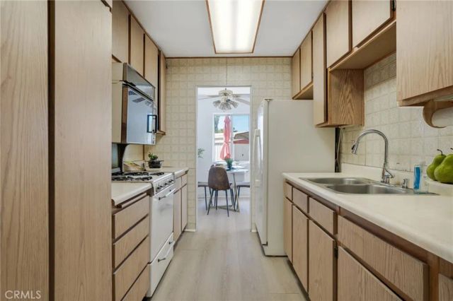8207 Yarmouth, Reseda, CA 91335