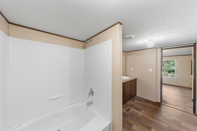 224 Commanche Road, Oakhurst, TX 77359