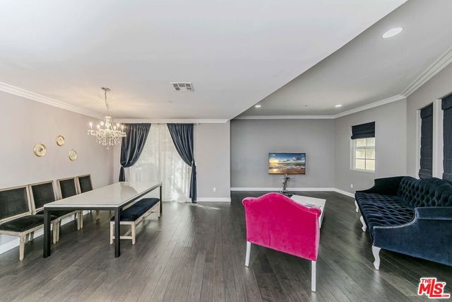 2743 Montrose Avenue 110, La Crescenta, CA 91020