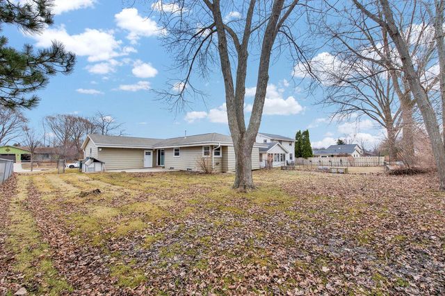 7679 S Lenox AVENUE, Oak Creek, WI 53154