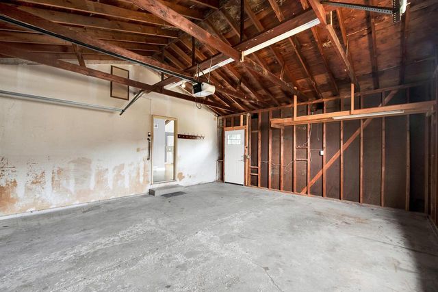 7679 S Lenox AVENUE, Oak Creek, WI 53154