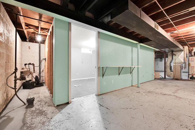 7679 S Lenox AVENUE, Oak Creek, WI 53154