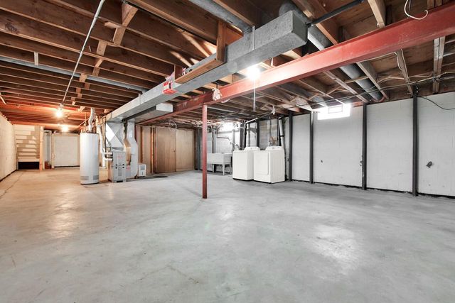 7679 S Lenox AVENUE, Oak Creek, WI 53154