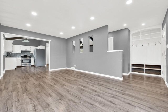 7679 S Lenox AVENUE, Oak Creek, WI 53154