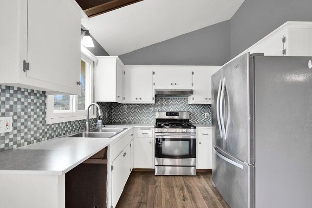 7679 S Lenox AVENUE, Oak Creek, WI 53154