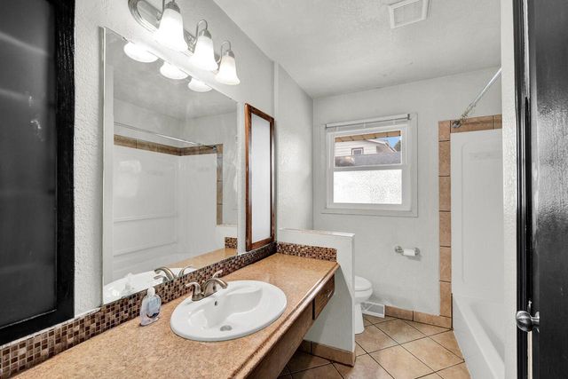 7679 S Lenox AVENUE, Oak Creek, WI 53154