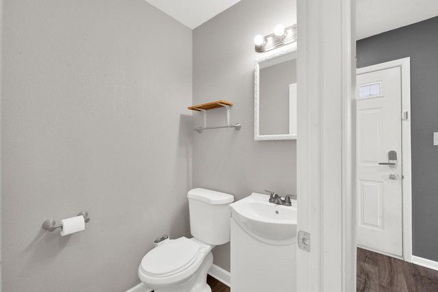 7679 S Lenox AVENUE, Oak Creek, WI 53154