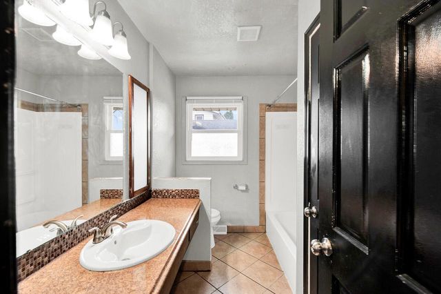 7679 S Lenox AVENUE, Oak Creek, WI 53154