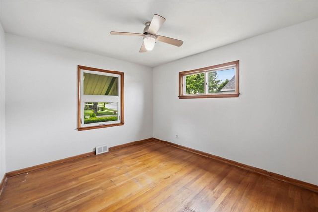 4100 S Hately AVENUE, Saint Francis, WI 53235
