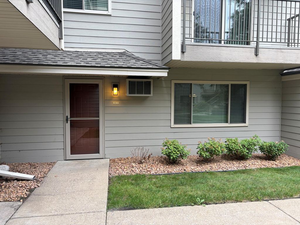 2110 Ridge Drive 13, Saint Louis Park, MN 55416
