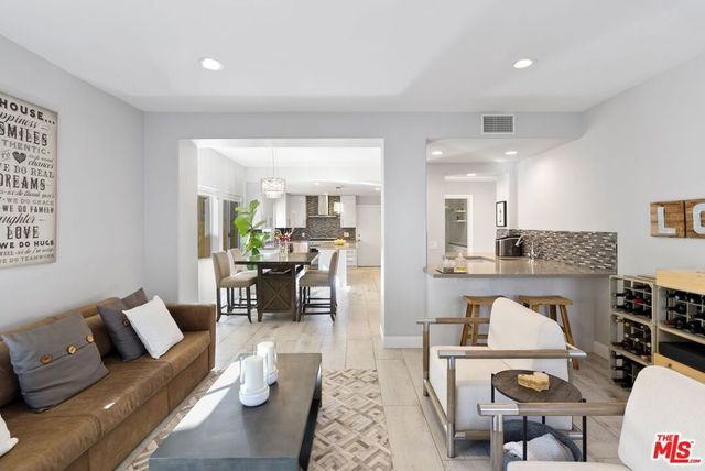 23218 Runnymede Street, West Hills, CA 91307