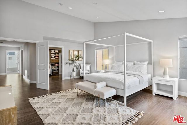 23218 Runnymede Street, West Hills, CA 91307